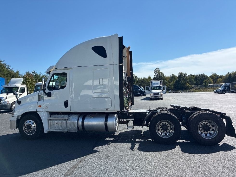 Sleeper Tractor-Heavy Duty Tractors-Freightliner-2018-Cascadia 12564ST-Greenville-SC-457,943\n\t\tmiles-$ 61,000 - Image 4