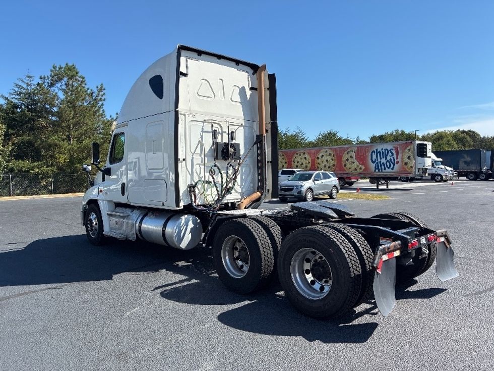 Sleeper Tractor-Heavy Duty Tractors-Freightliner-2018-Cascadia 12564ST-Greenville-SC-457,943\n\t\tmiles-$ 61,000 - Image 5