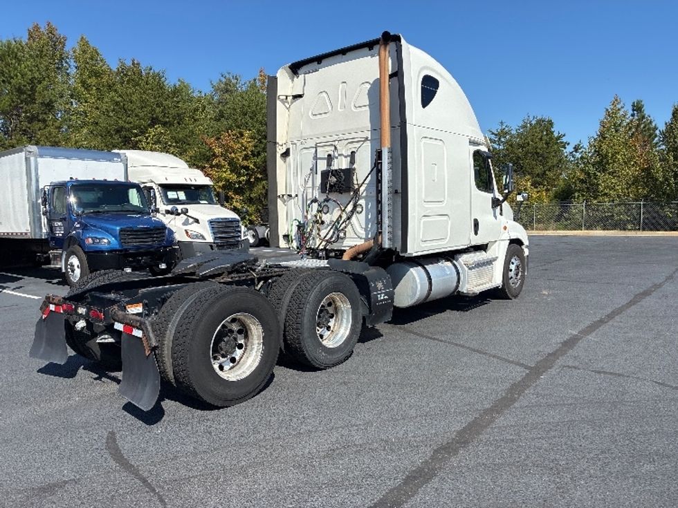 Sleeper Tractor-Heavy Duty Tractors-Freightliner-2018-Cascadia 12564ST-Greenville-SC-457,943\n\t\tmiles-$ 61,000 - Image 7