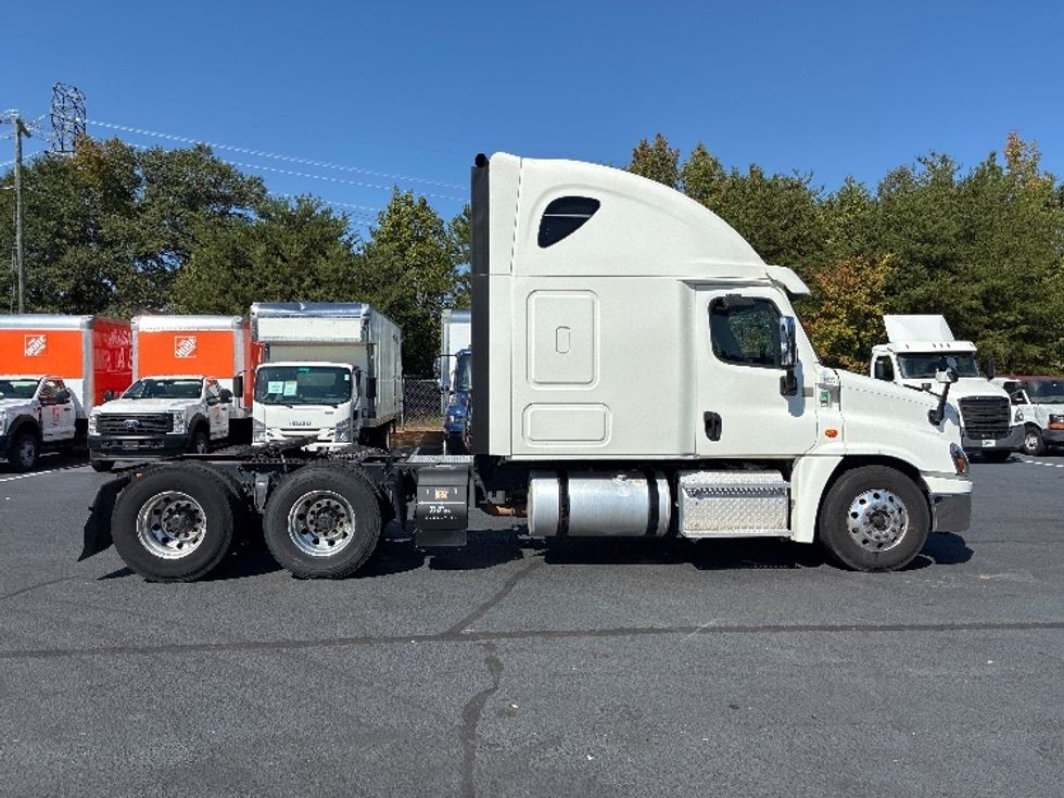 Sleeper Tractor-Heavy Duty Tractors-Freightliner-2018-Cascadia 12564ST-Greenville-SC-457,943\n\t\tmiles-$ 61,000 - Image 8