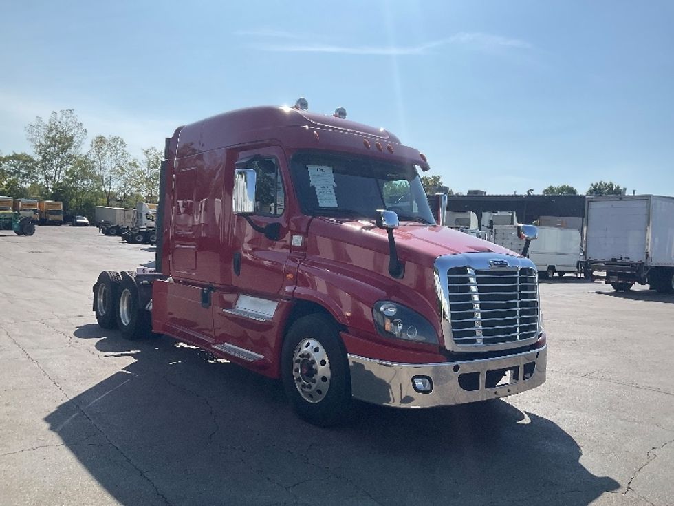 Sleeper Tractor-Heavy Duty Tractors-Freightliner-2018-Cascadia 12564ST-Piqua-OH-611,267\n\t\tmiles-$ 39,500 - Image 1
