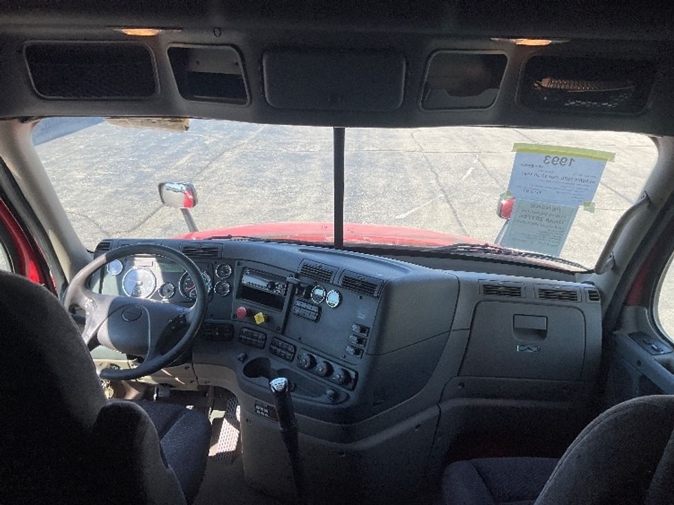 Sleeper Tractor-Heavy Duty Tractors-Freightliner-2018-Cascadia 12564ST-Piqua-OH-611,267\n\t\tmiles-$ 39,500 - Image 12