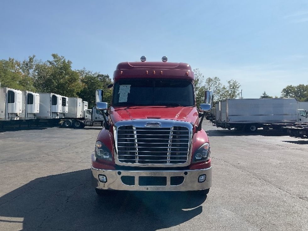 Sleeper Tractor-Heavy Duty Tractors-Freightliner-2018-Cascadia 12564ST-Piqua-OH-611,267\n\t\tmiles-$ 39,500 - Image 2