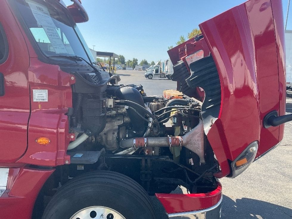 Sleeper Tractor-Heavy Duty Tractors-Freightliner-2018-Cascadia 12564ST-Piqua-OH-611,267\n\t\tmiles-$ 39,500 - Image 20