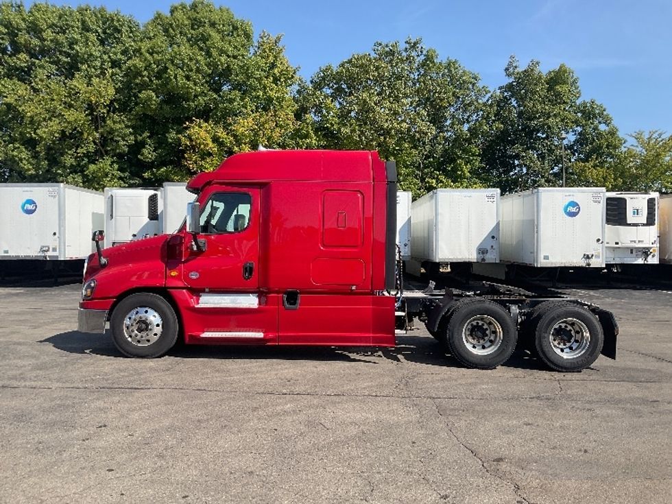 Sleeper Tractor-Heavy Duty Tractors-Freightliner-2018-Cascadia 12564ST-Piqua-OH-611,267\n\t\tmiles-$ 39,500 - Image 4