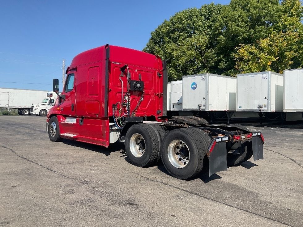 Sleeper Tractor-Heavy Duty Tractors-Freightliner-2018-Cascadia 12564ST-Piqua-OH-611,267\n\t\tmiles-$ 39,500 - Image 5