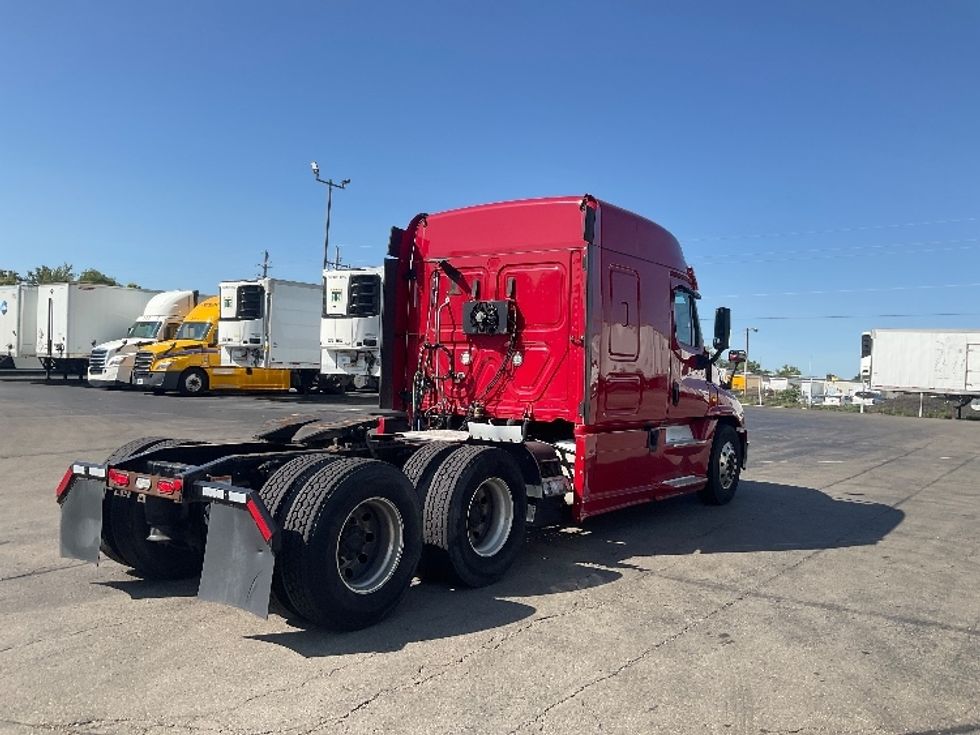 Sleeper Tractor-Heavy Duty Tractors-Freightliner-2018-Cascadia 12564ST-Piqua-OH-611,267\n\t\tmiles-$ 39,500 - Image 7