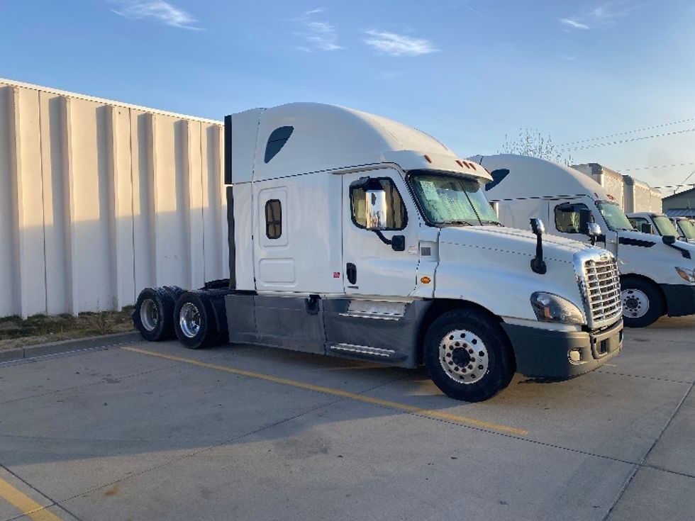 Sleeper Tractor-Heavy Duty Tractors-Freightliner-2018-Cascadia 12564ST-Salt Lake City-UT-610,042\n\t\tmiles-$ 42,500 - Image 1