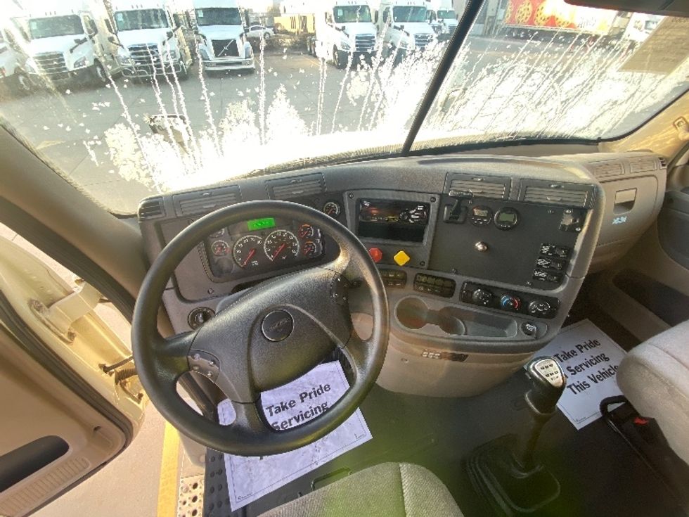 Sleeper Tractor-Heavy Duty Tractors-Freightliner-2018-Cascadia 12564ST-Salt Lake City-UT-610,042\n\t\tmiles-$ 42,500 - Image 11