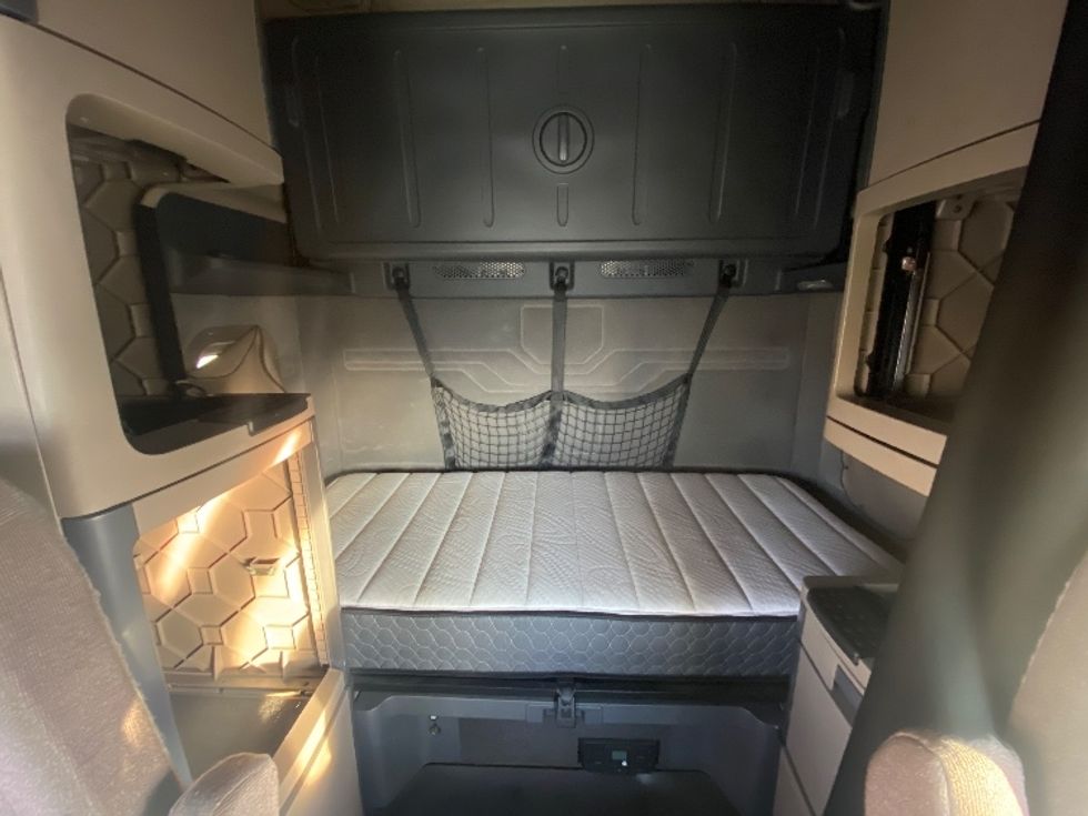 Sleeper Tractor-Heavy Duty Tractors-Freightliner-2018-Cascadia 12564ST-Salt Lake City-UT-610,042\n\t\tmiles-$ 42,500 - Image 16