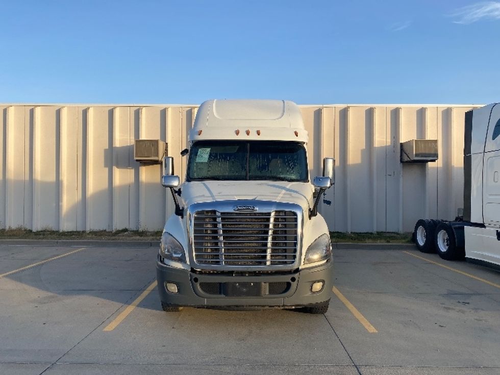 Sleeper Tractor-Heavy Duty Tractors-Freightliner-2018-Cascadia 12564ST-Salt Lake City-UT-610,042\n\t\tmiles-$ 42,500 - Image 2