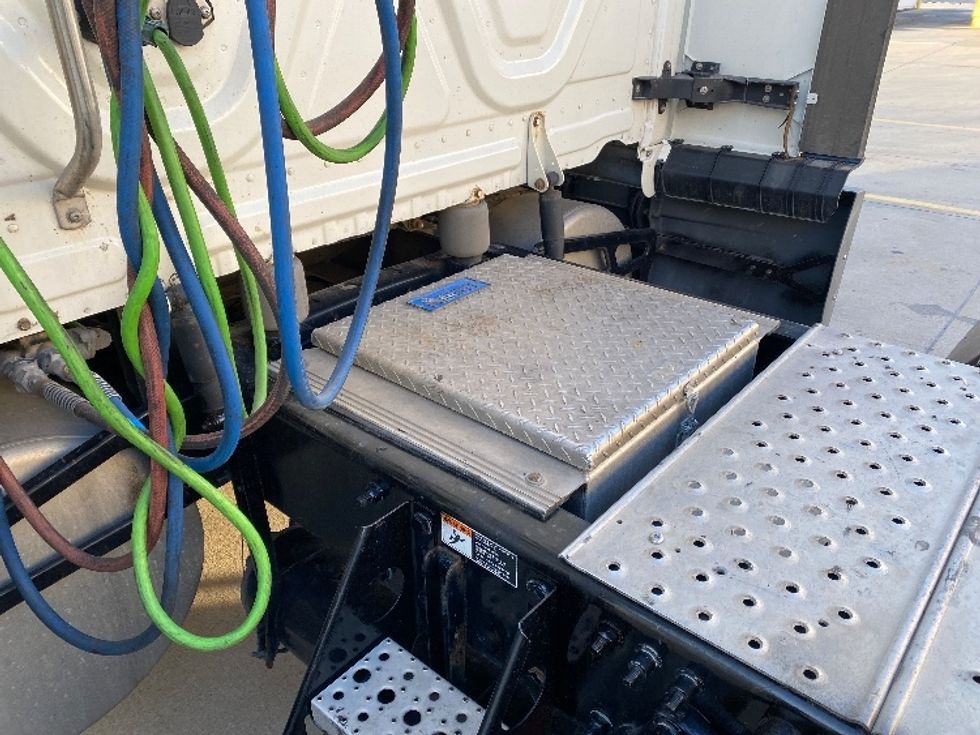 Sleeper Tractor-Heavy Duty Tractors-Freightliner-2018-Cascadia 12564ST-Salt Lake City-UT-610,042\n\t\tmiles-$ 42,500 - Image 22