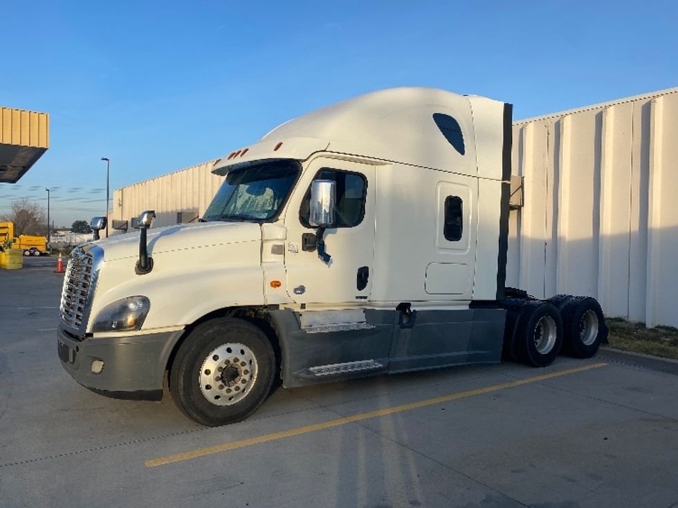 Sleeper Tractor-Heavy Duty Tractors-Freightliner-2018-Cascadia 12564ST-Salt Lake City-UT-610,042\n\t\tmiles-$ 42,500 - Image 3
