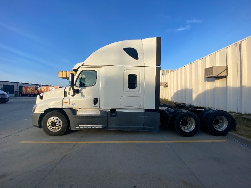 Sleeper Tractor-Heavy Duty Tractors-Freightliner-2018-Cascadia 12564ST-Salt Lake City-UT-610,042\n\t\tmiles-$ 42,500 - Image 4