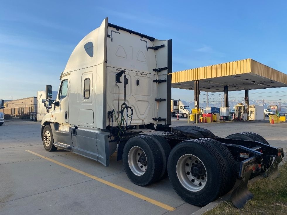 Sleeper Tractor-Heavy Duty Tractors-Freightliner-2018-Cascadia 12564ST-Salt Lake City-UT-610,042\n\t\tmiles-$ 42,500 - Image 5