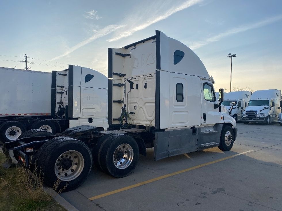 Sleeper Tractor-Heavy Duty Tractors-Freightliner-2018-Cascadia 12564ST-Salt Lake City-UT-610,042\n\t\tmiles-$ 42,500 - Image 7