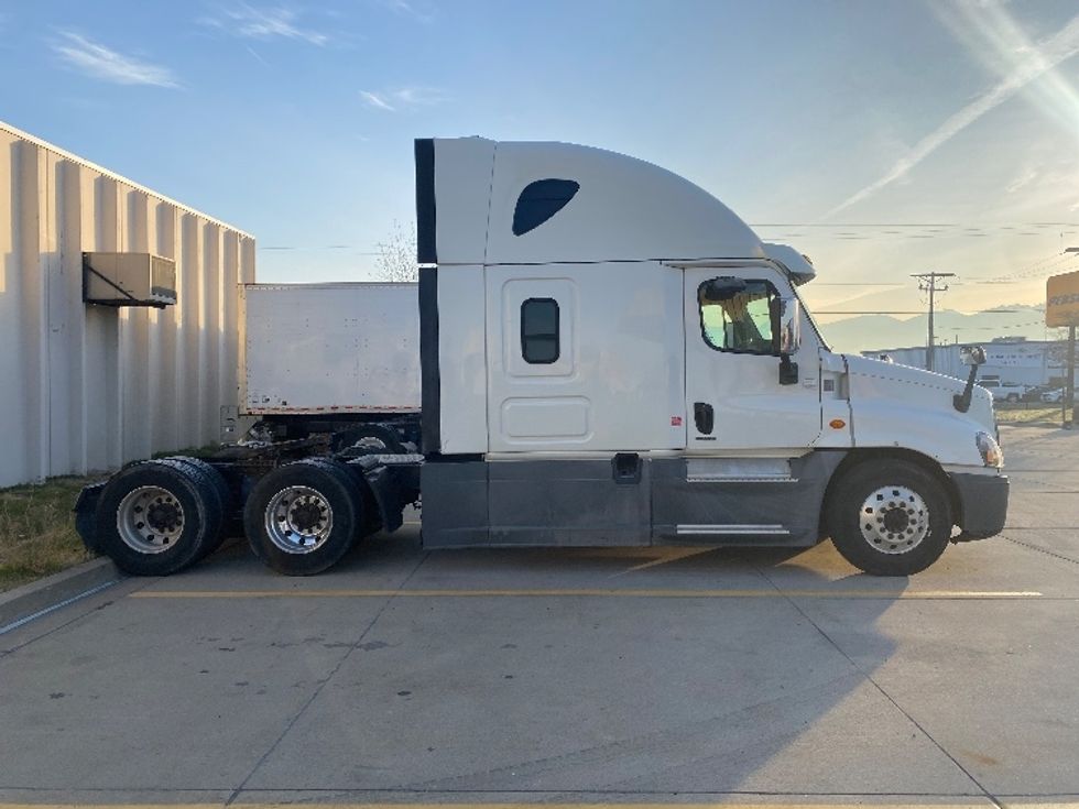 Sleeper Tractor-Heavy Duty Tractors-Freightliner-2018-Cascadia 12564ST-Salt Lake City-UT-610,042\n\t\tmiles-$ 42,500 - Image 8