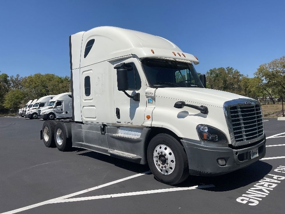 Sleeper Tractor-Heavy Duty Tractors-Freightliner-2018-Cascadia 12564ST-Tampa-FL-606,996\n\t\tmiles-$ 43,250 - Image 1