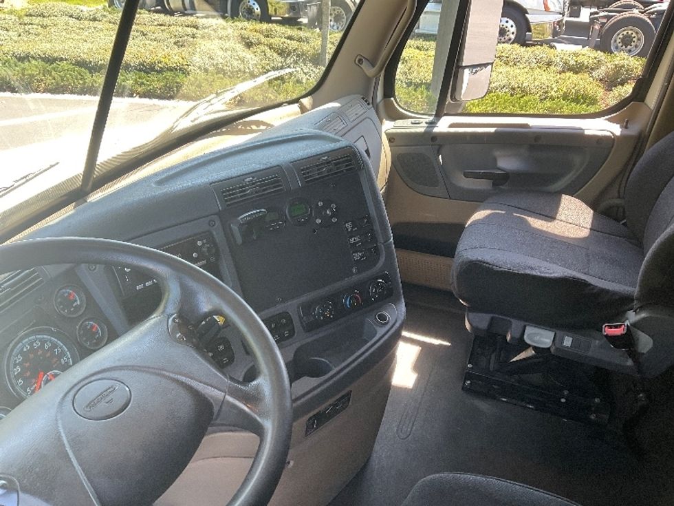 Sleeper Tractor-Heavy Duty Tractors-Freightliner-2018-Cascadia 12564ST-Tampa-FL-606,996\n\t\tmiles-$ 43,250 - Image 10