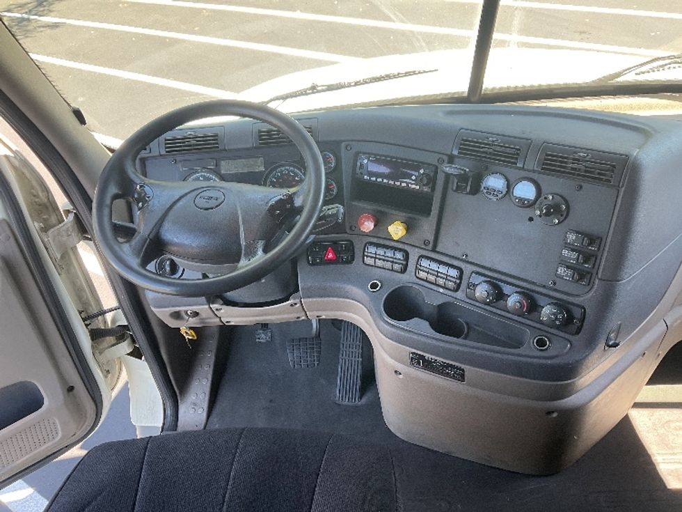 Sleeper Tractor-Heavy Duty Tractors-Freightliner-2018-Cascadia 12564ST-Tampa-FL-606,996\n\t\tmiles-$ 43,250 - Image 11