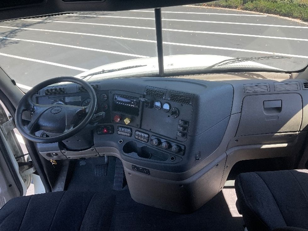 Sleeper Tractor-Heavy Duty Tractors-Freightliner-2018-Cascadia 12564ST-Tampa-FL-606,996\n\t\tmiles-$ 43,250 - Image 12