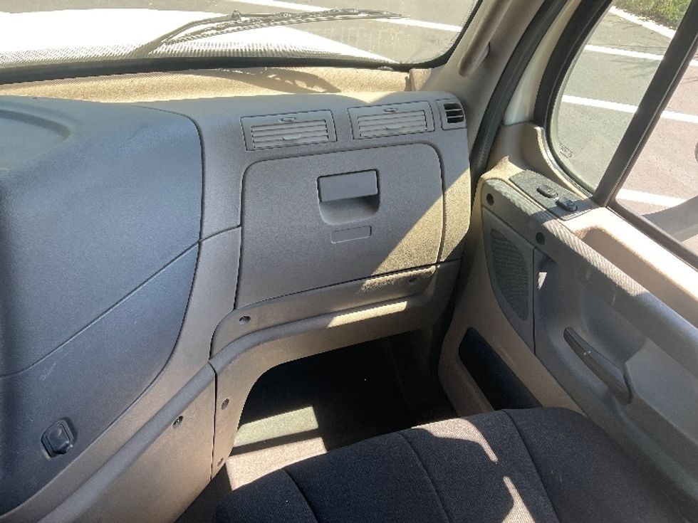 Sleeper Tractor-Heavy Duty Tractors-Freightliner-2018-Cascadia 12564ST-Tampa-FL-606,996\n\t\tmiles-$ 43,250 - Image 14