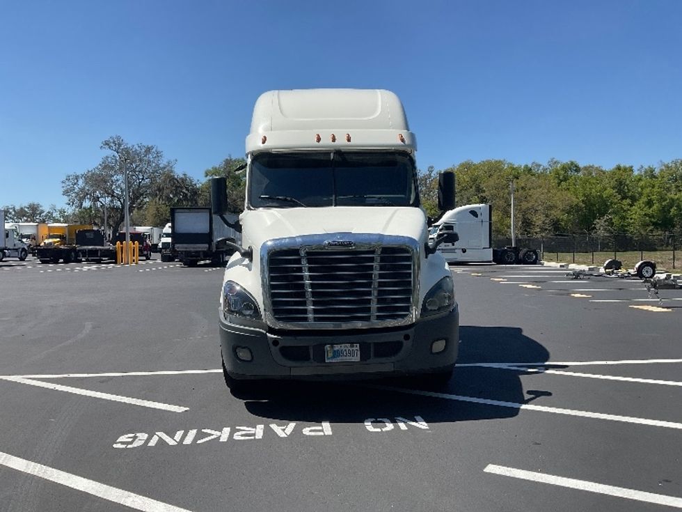 Sleeper Tractor-Heavy Duty Tractors-Freightliner-2018-Cascadia 12564ST-Tampa-FL-606,996\n\t\tmiles-$ 43,250 - Image 2