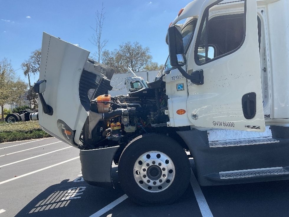 Sleeper Tractor-Heavy Duty Tractors-Freightliner-2018-Cascadia 12564ST-Tampa-FL-606,996\n\t\tmiles-$ 43,250 - Image 21