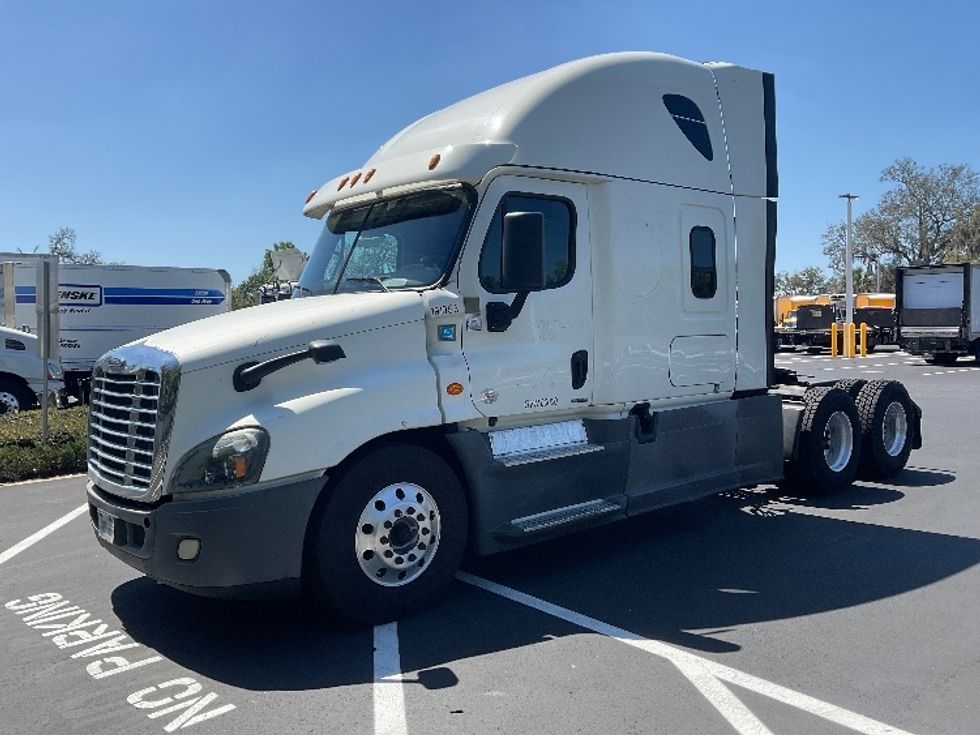 Sleeper Tractor-Heavy Duty Tractors-Freightliner-2018-Cascadia 12564ST-Tampa-FL-606,996\n\t\tmiles-$ 43,250 - Image 3