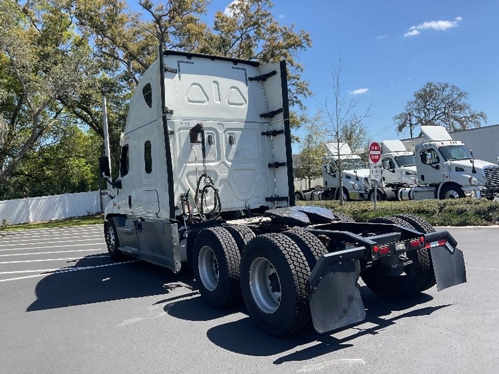 Sleeper Tractor-Heavy Duty Tractors-Freightliner-2018-Cascadia 12564ST-Tampa-FL-606,996\n\t\tmiles-$ 43,250 - Image 5
