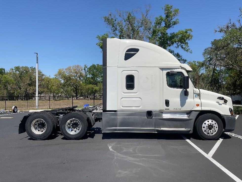 Sleeper Tractor-Heavy Duty Tractors-Freightliner-2018-Cascadia 12564ST-Tampa-FL-606,996\n\t\tmiles-$ 43,250 - Image 8