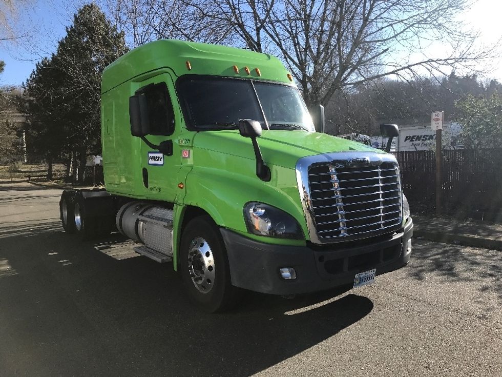 2018 Freightliner Cascadia 12564ST Sleeper Tractor