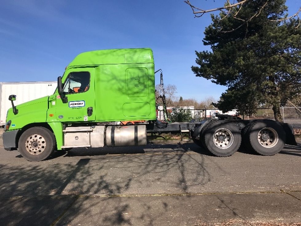 2018 Freightliner Cascadia 12564ST Sleeper Tractor