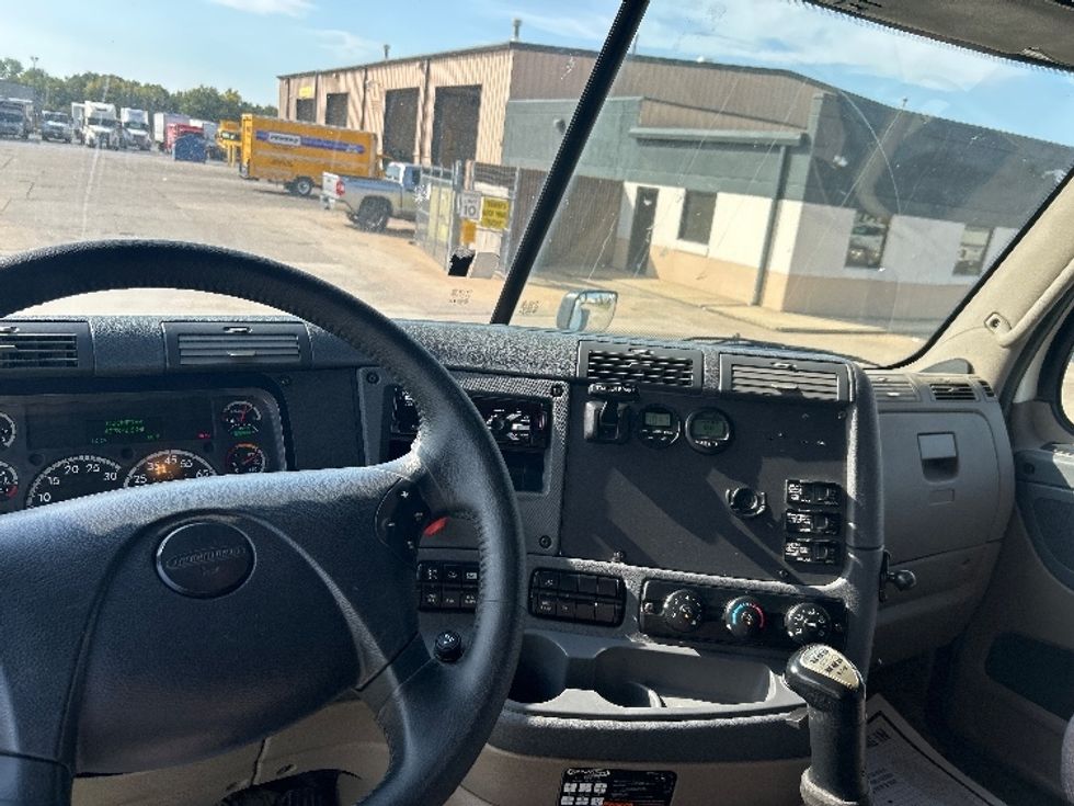Sleeper Tractor-Heavy Duty Tractors-Freightliner-2018-Cascadia 12564ST-Tulsa-OK-482,313\n\t\tmiles-$ 45,750 - Image 11