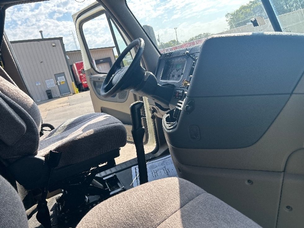 Sleeper Tractor-Heavy Duty Tractors-Freightliner-2018-Cascadia 12564ST-Tulsa-OK-482,313\n\t\tmiles-$ 45,750 - Image 15