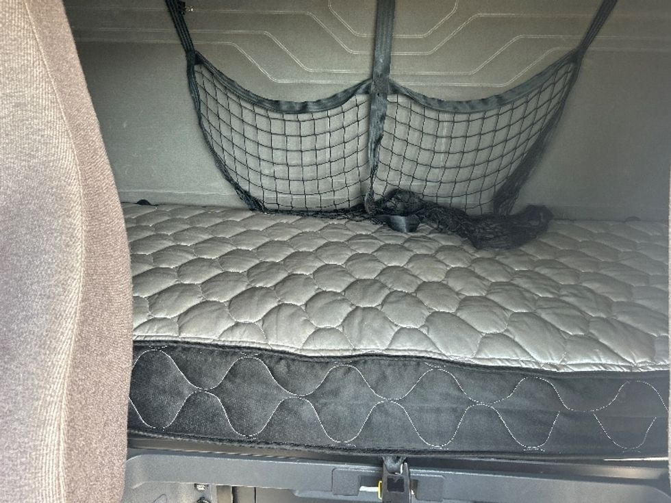 Sleeper Tractor-Heavy Duty Tractors-Freightliner-2018-Cascadia 12564ST-Tulsa-OK-482,313\n\t\tmiles-$ 45,750 - Image 16