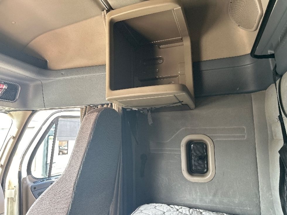 Sleeper Tractor-Heavy Duty Tractors-Freightliner-2018-Cascadia 12564ST-Tulsa-OK-482,313\n\t\tmiles-$ 45,750 - Image 19