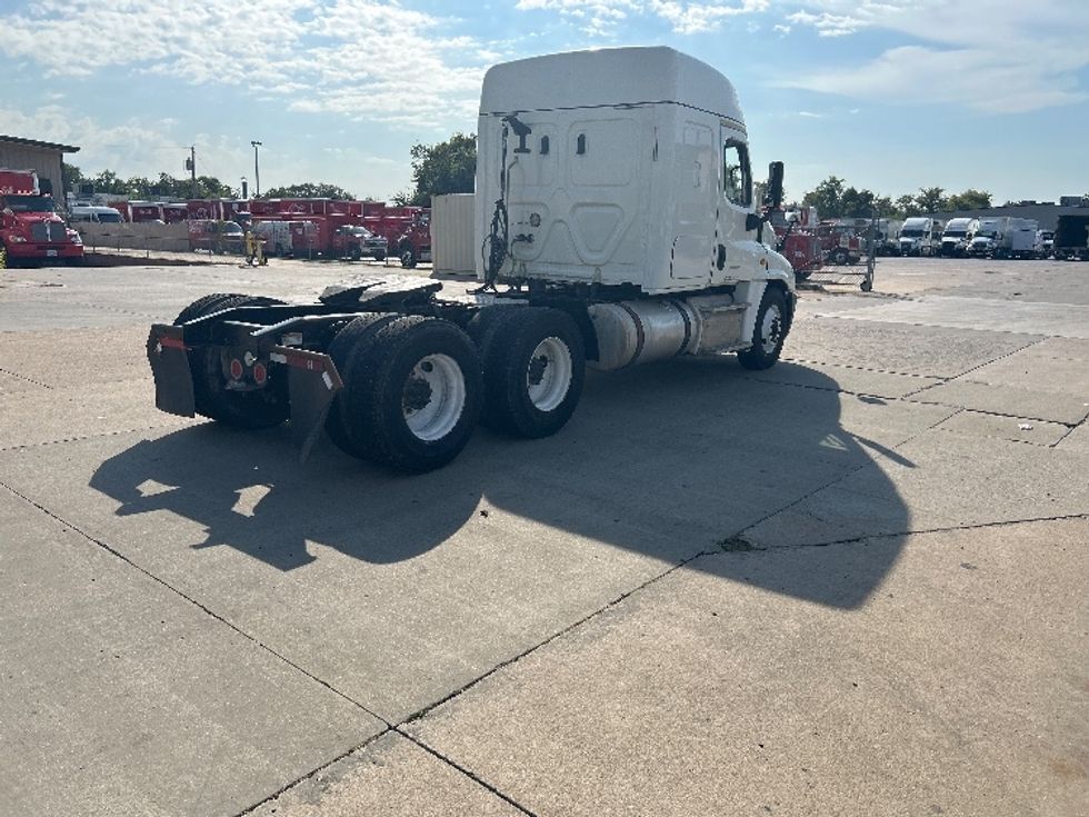Sleeper Tractor-Heavy Duty Tractors-Freightliner-2018-Cascadia 12564ST-Tulsa-OK-482,313\n\t\tmiles-$ 45,750 - Image 7