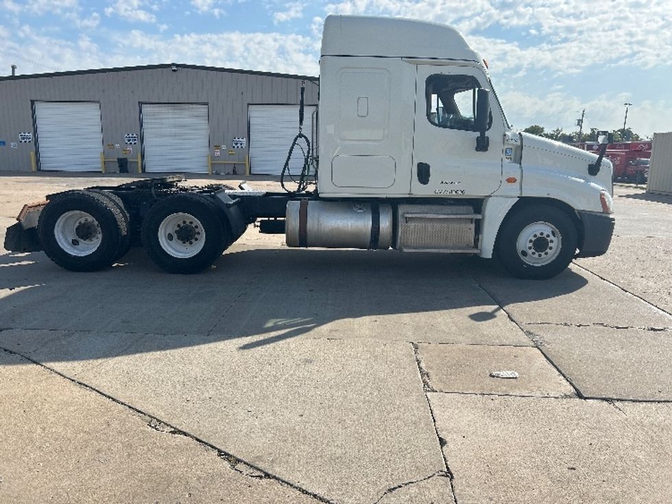 Sleeper Tractor-Heavy Duty Tractors-Freightliner-2018-Cascadia 12564ST-Tulsa-OK-482,313\n\t\tmiles-$ 45,750 - Image 8