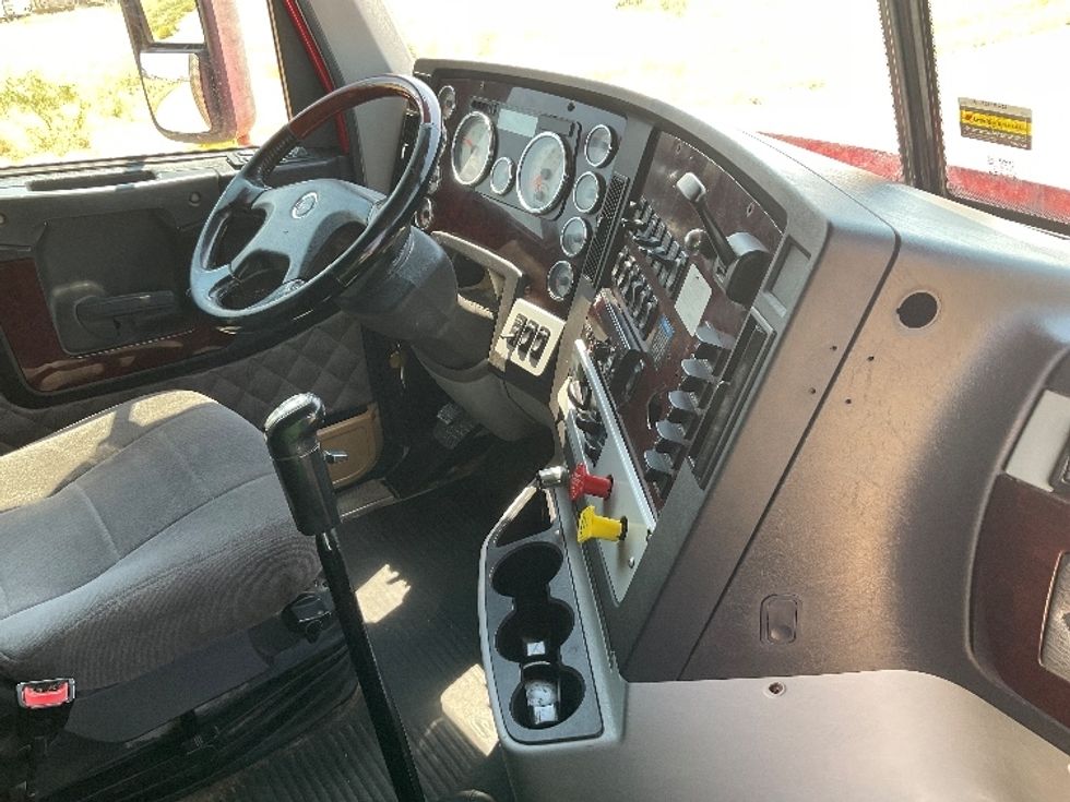 Sleeper Tractor-Heavy Duty Tractors-Freightliner-2018-CORONADO-Odessa-TX-334,564\n\t\tmiles-$ 76,750 - Image 15