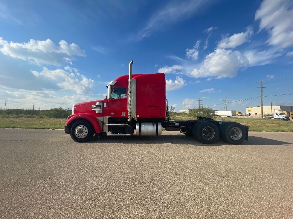 Sleeper Tractor-Heavy Duty Tractors-Freightliner-2018-CORONADO-Odessa-TX-334,564\n\t\tmiles-$ 76,750 - Image 4