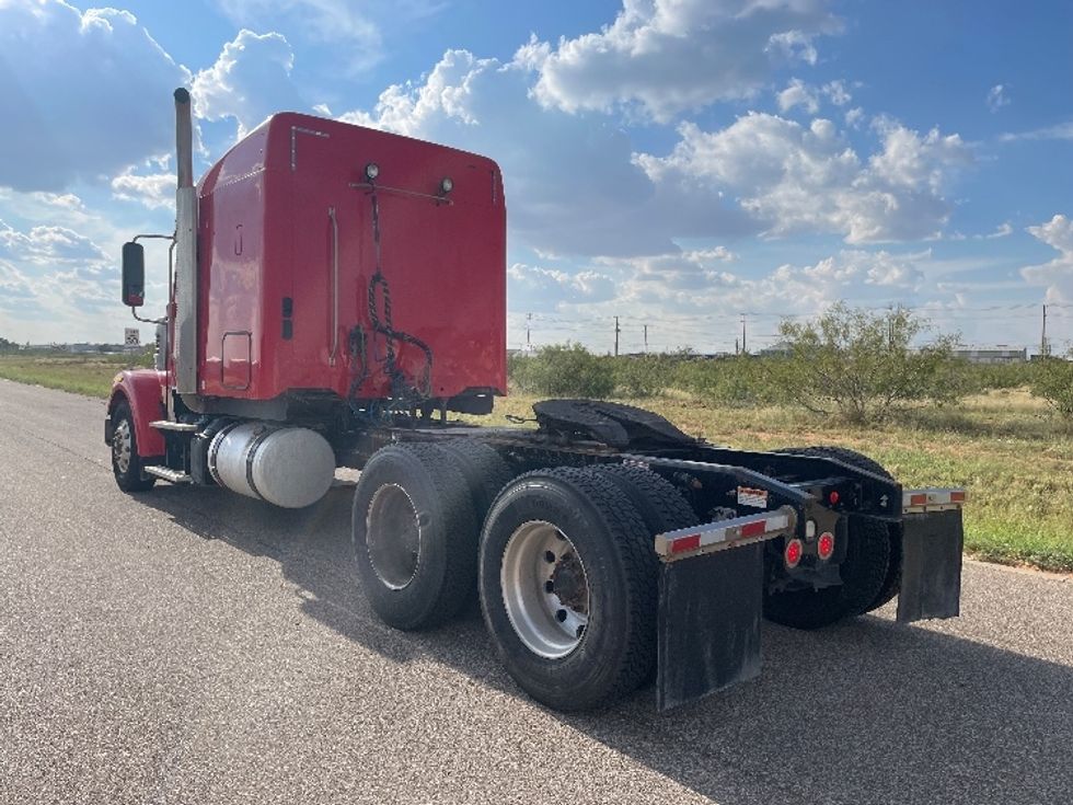Sleeper Tractor-Heavy Duty Tractors-Freightliner-2018-CORONADO-Odessa-TX-334,564\n\t\tmiles-$ 76,750 - Image 5