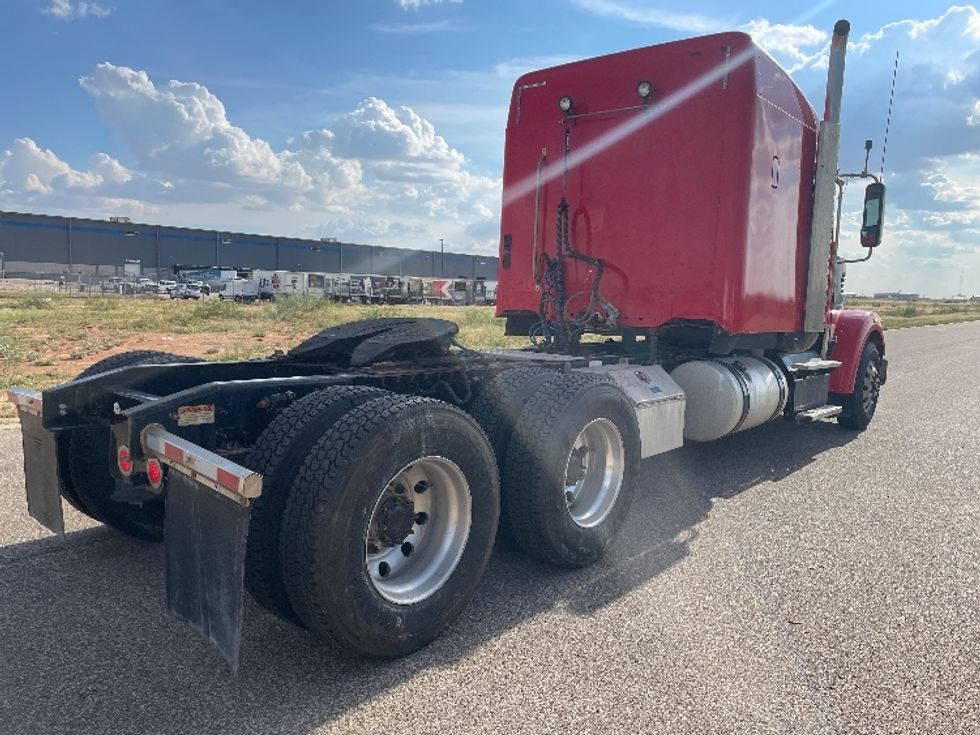 Sleeper Tractor-Heavy Duty Tractors-Freightliner-2018-CORONADO-Odessa-TX-334,564\n\t\tmiles-$ 76,750 - Image 7
