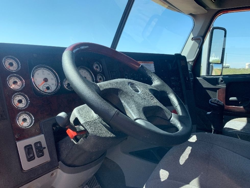 Sleeper Tractor-Heavy Duty Tractors-Freightliner-2018-CORONADO-Odessa-TX-342,353\n\t\tmiles-$ 76,500 - Image 10