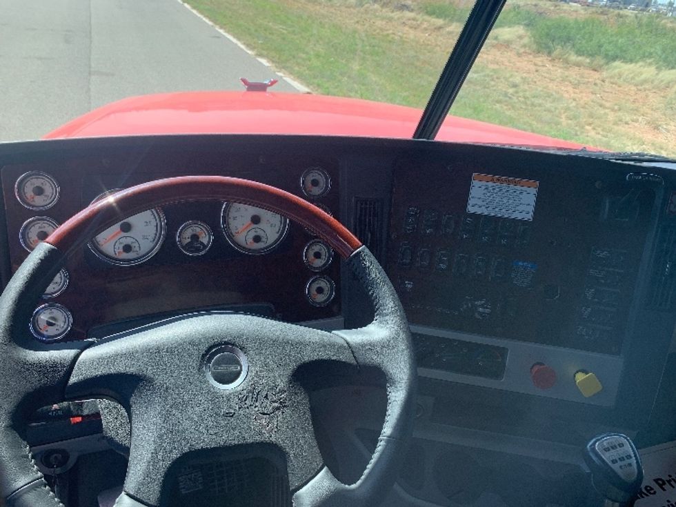Sleeper Tractor-Heavy Duty Tractors-Freightliner-2018-CORONADO-Odessa-TX-342,353\n\t\tmiles-$ 76,500 - Image 11
