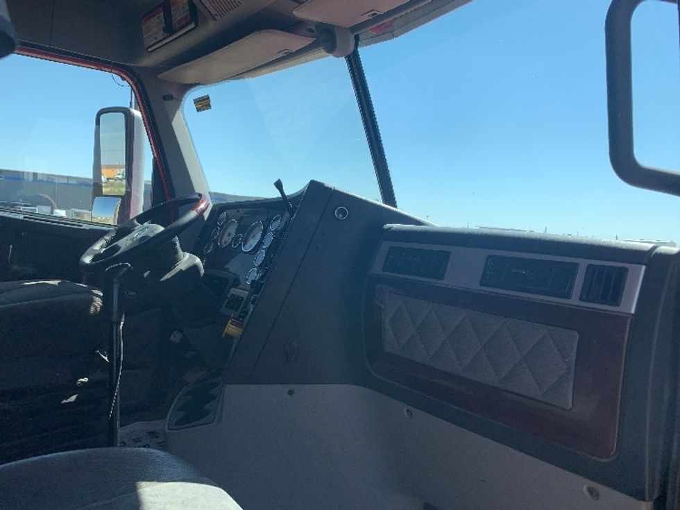 Sleeper Tractor-Heavy Duty Tractors-Freightliner-2018-CORONADO-Odessa-TX-342,353\n\t\tmiles-$ 76,500 - Image 15