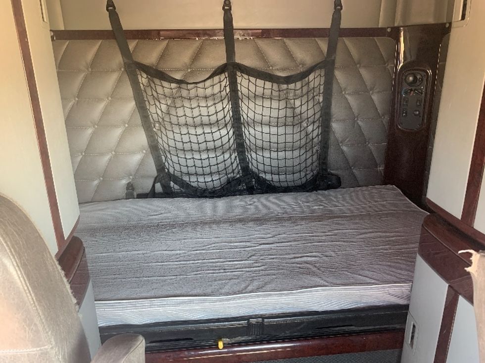 Sleeper Tractor-Heavy Duty Tractors-Freightliner-2018-CORONADO-Odessa-TX-342,353\n\t\tmiles-$ 76,500 - Image 16