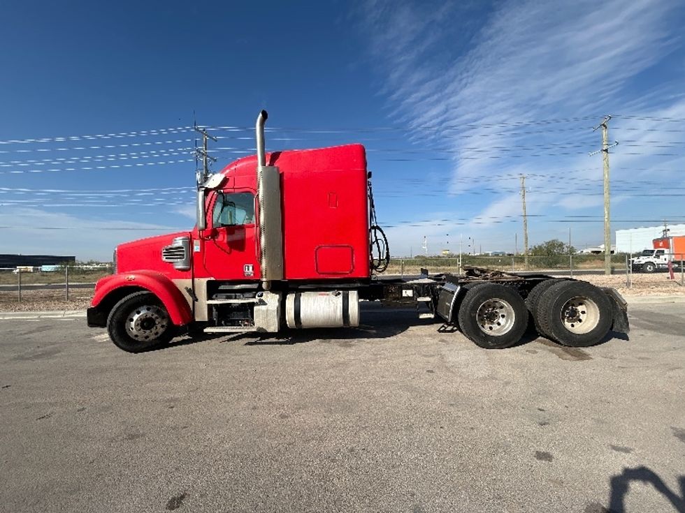 Sleeper Tractor-Heavy Duty Tractors-Freightliner-2018-CORONADO-Odessa-TX-342,353\n\t\tmiles-$ 76,500 - Image 4