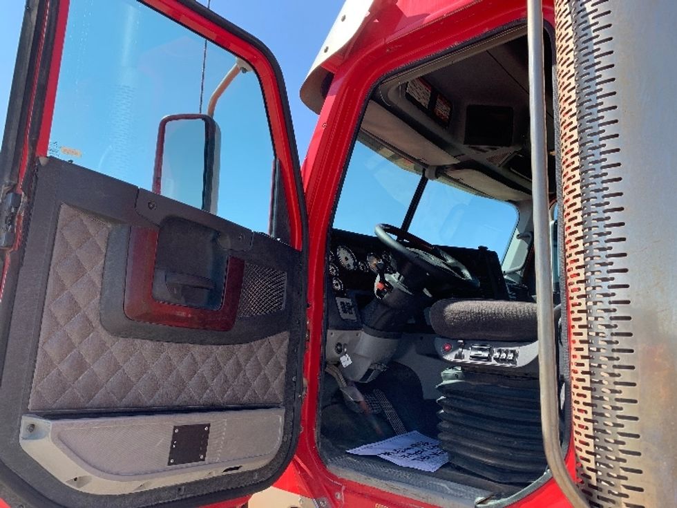 Sleeper Tractor-Heavy Duty Tractors-Freightliner-2018-CORONADO-Odessa-TX-342,353\n\t\tmiles-$ 76,500 - Image 9
