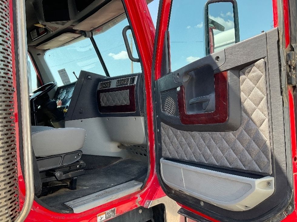 Sleeper Tractor-Heavy Duty Tractors-Freightliner-2018-CORONADO-Odessa-TX-361,192\n\t\tmiles-$ 75,750 - Image 11